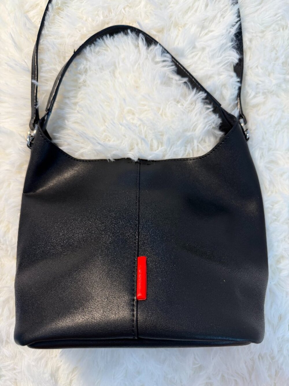 Vincis Bench Black Shoulder Bag